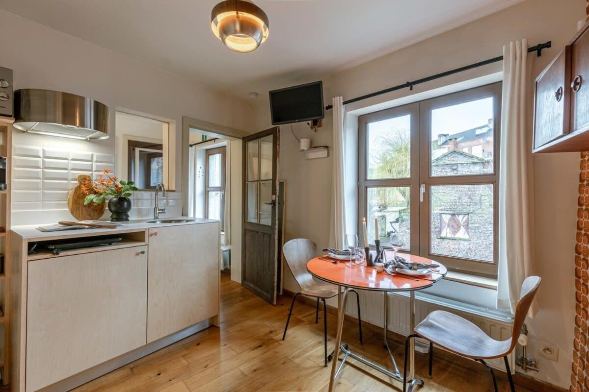 Huswell - Characterful In